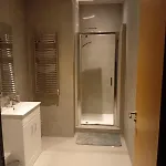 Liverpool Centre Apartment With Balcony & Parking
