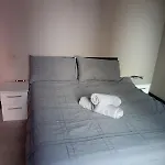 Liverpool Centre Apartment With Balcony & Parking