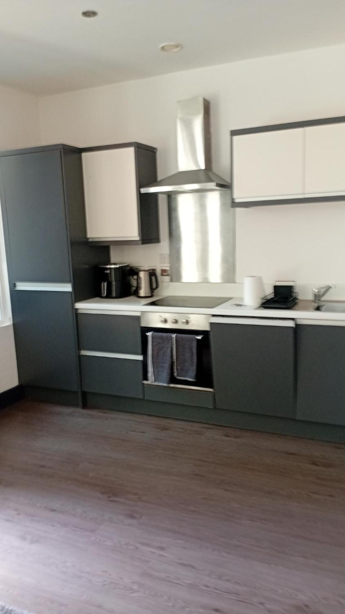 Apartment Centre With Balcony & Parking *