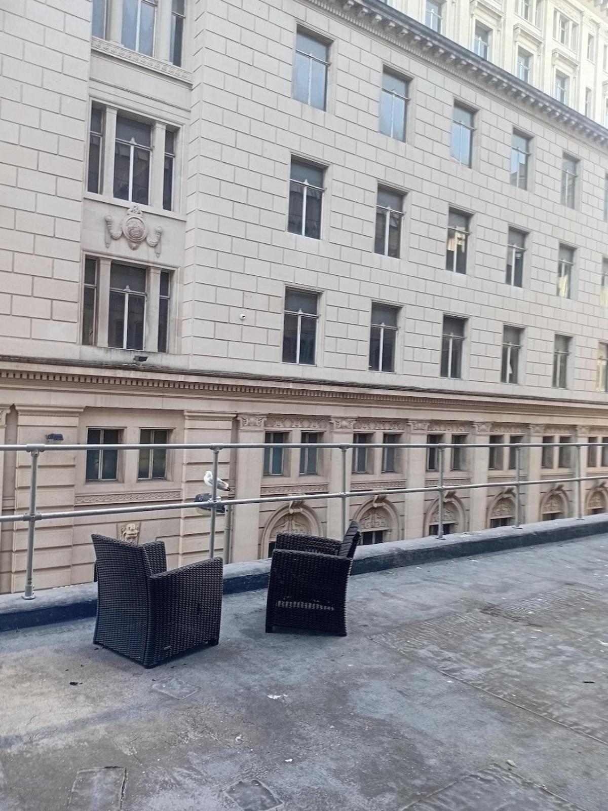 Apartment Centre With Balcony & Parking Liverpool