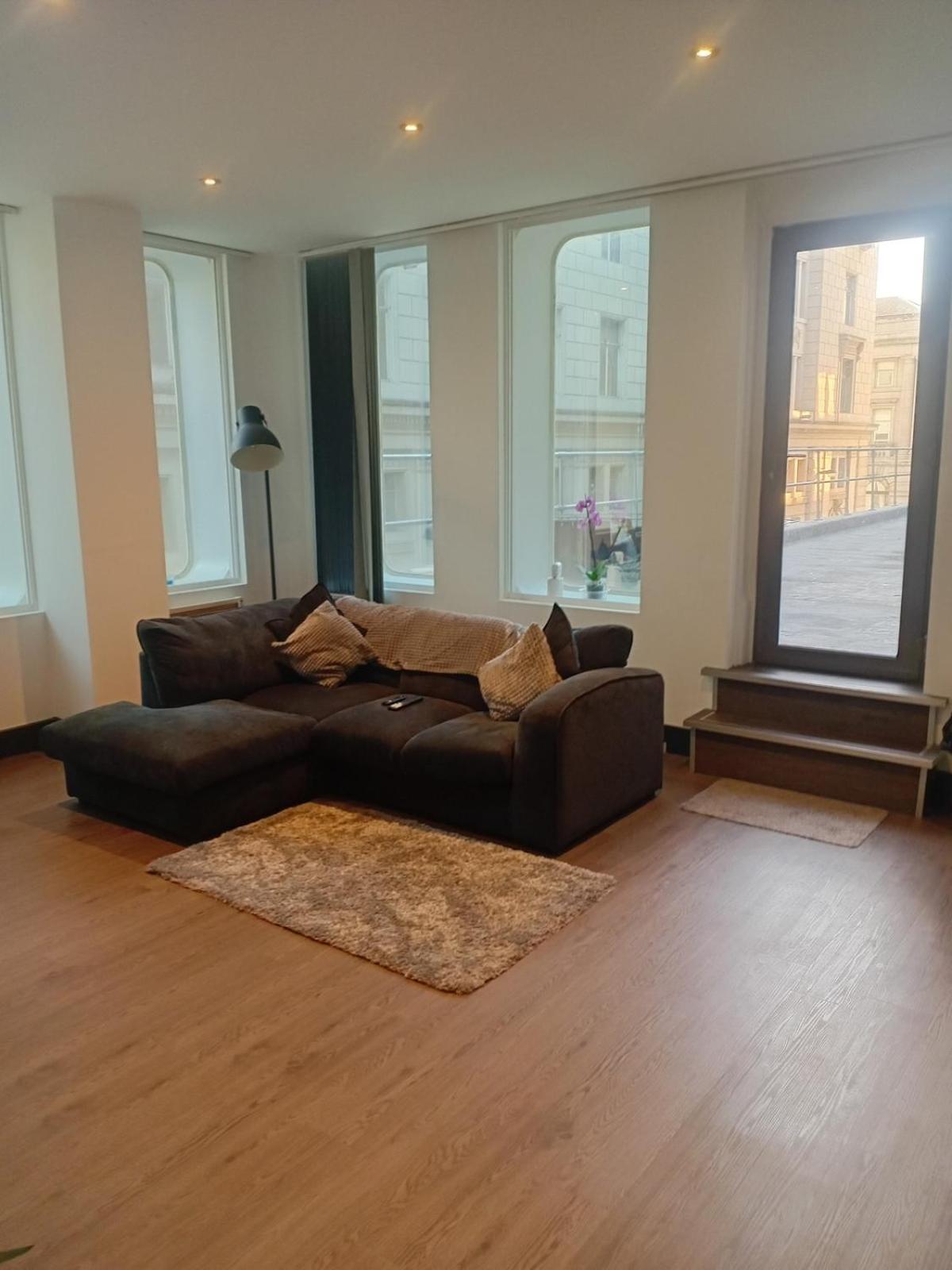 Apartment Centre With Balcony & Parking *