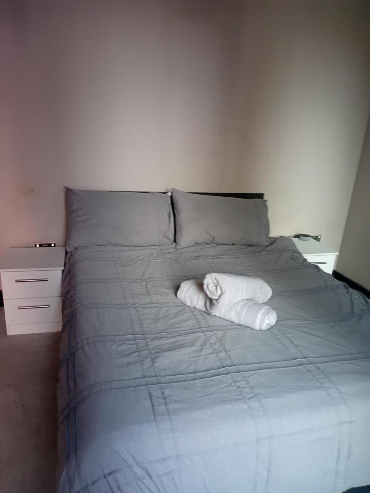 Centre With Balcony & Parking * Liverpool